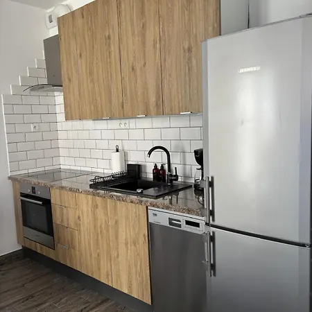 Modern In Old Town Apartment *